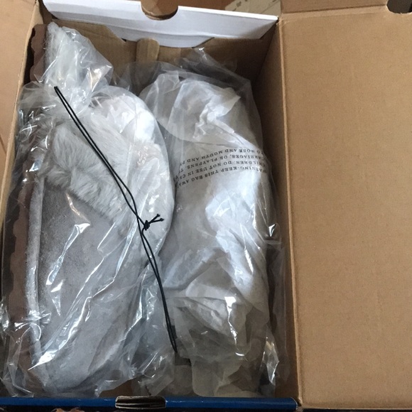 Woman slippers NWT - Picture 3 of 4